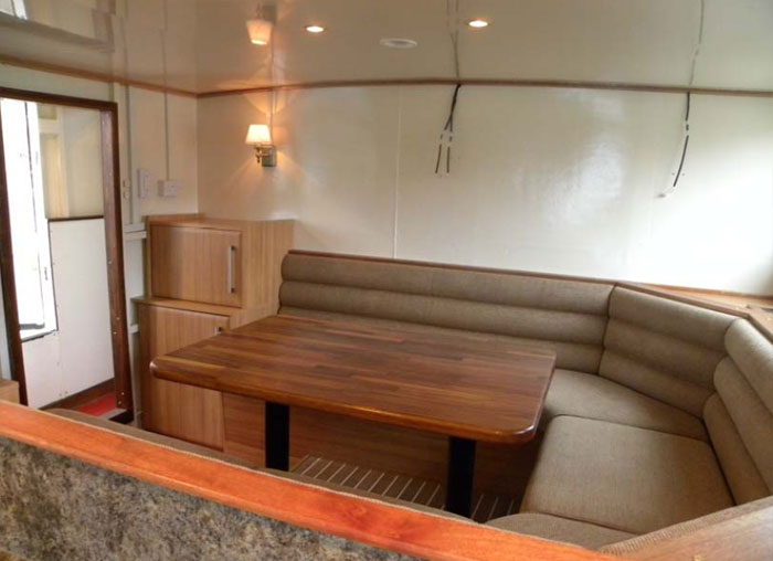 Deck saloon